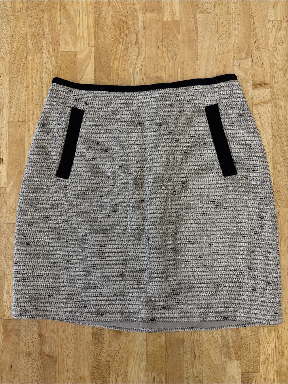 BANANA REPUBLIC Gray Tweed A-Line Mini Skirt Size 0 Faux Pocket Velvet Trim